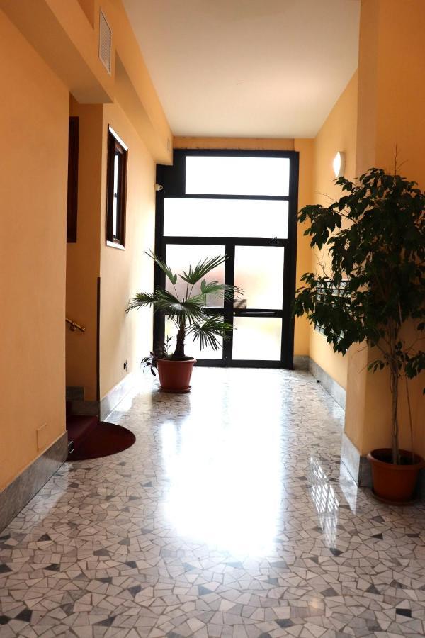 Апартаменти * La Casa Di Arti * 25 Min Dal Duomo Мілан Екстер'єр фото